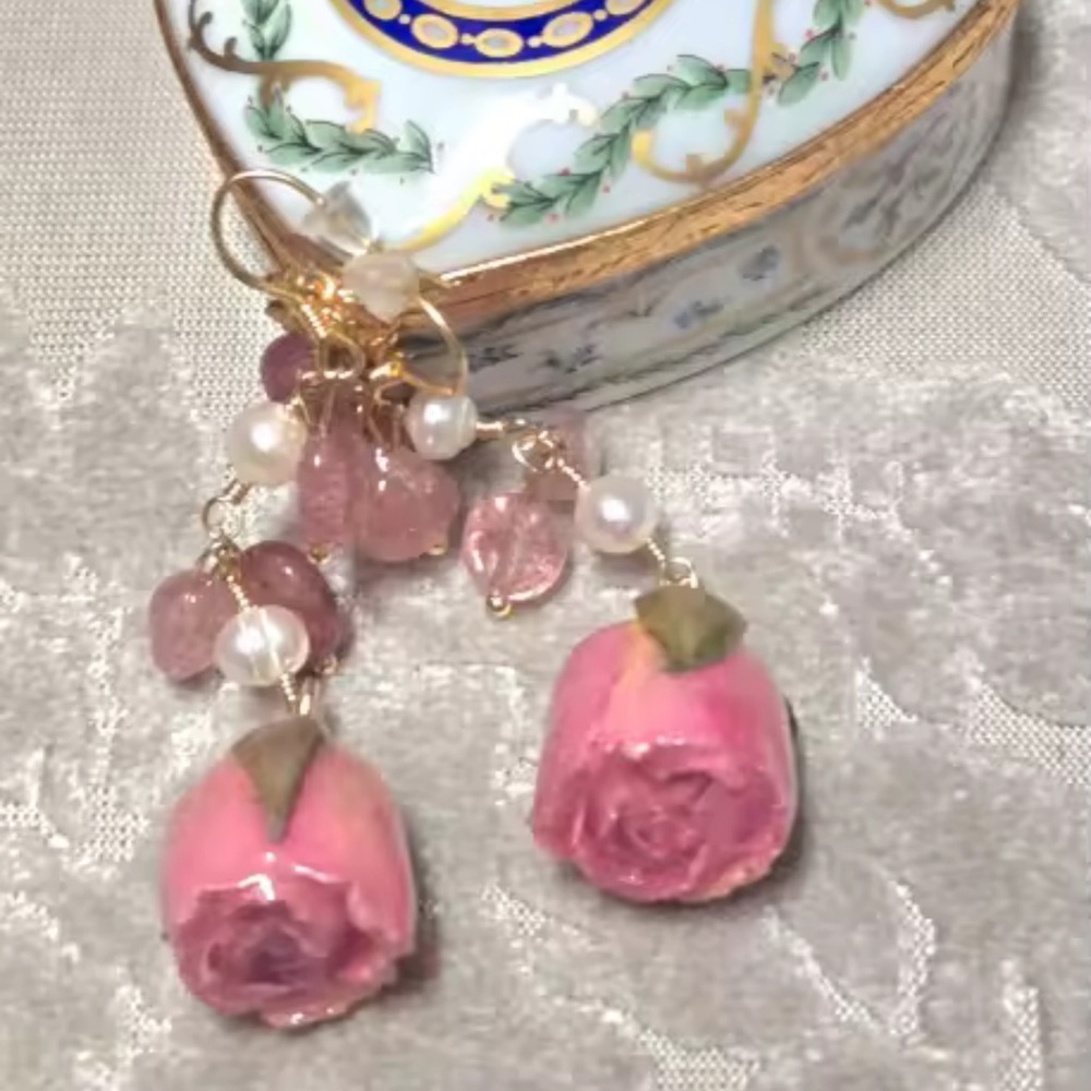 Pink Rosebud Drop Earrings
Romantic Boho Style - Picture 11 of 12